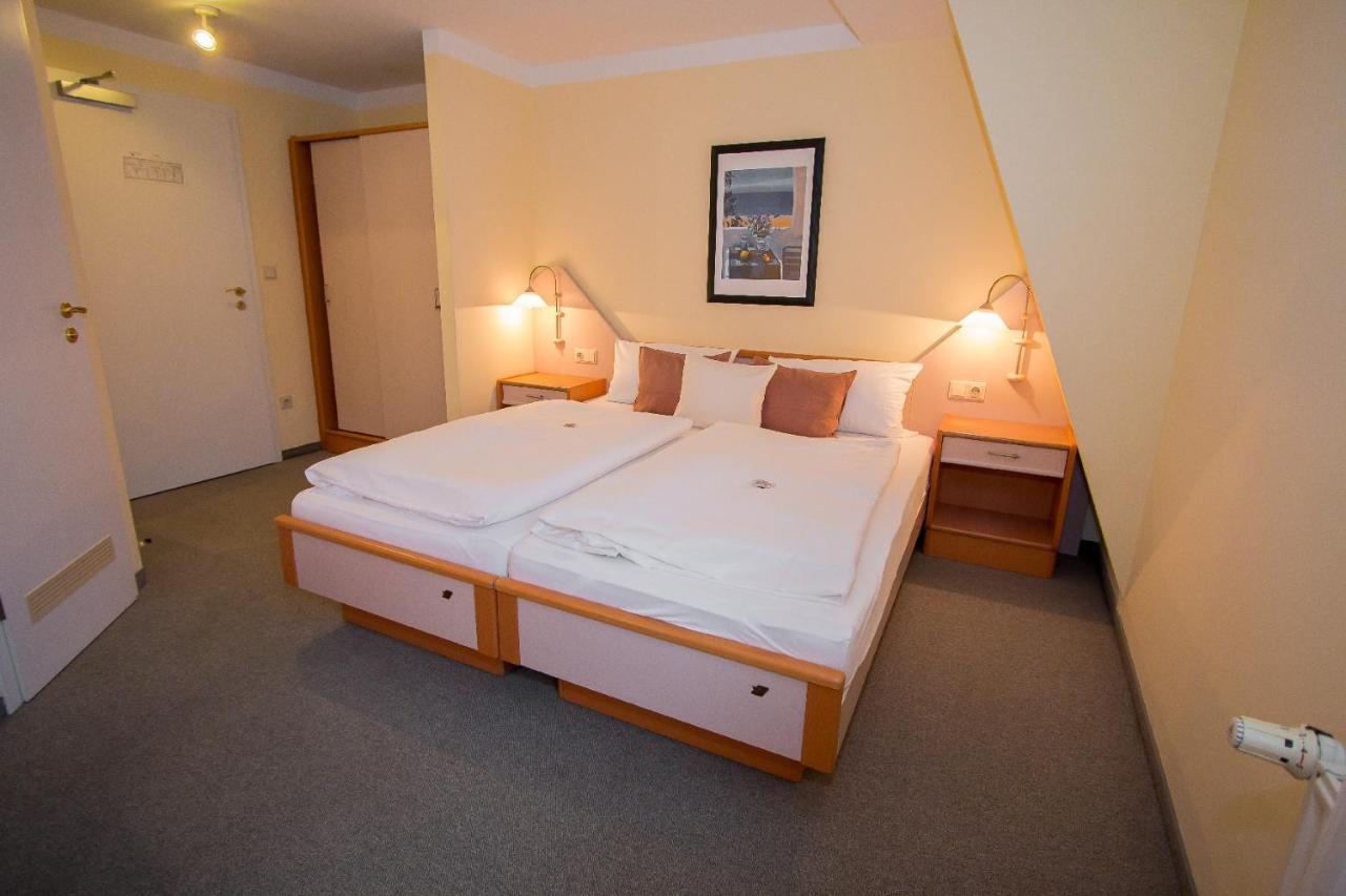 Hotel Garni Am Markt - Businesshotel - Fruehstuecksbuffet - Fahrradabstellplatz - Hunde Willkommen Neustadt bei Coburg Extérieur photo
